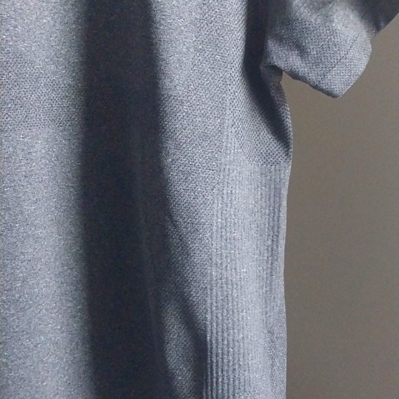 Lululemon Men's Shortsleeve Shirt Metal dark gray logo - Picture 4 of 12